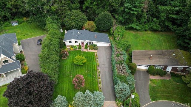 11 Laurie Place, Glen Cove, NY 11542