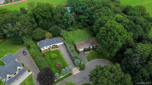 11 Laurie Place, Glen Cove, NY 11542
