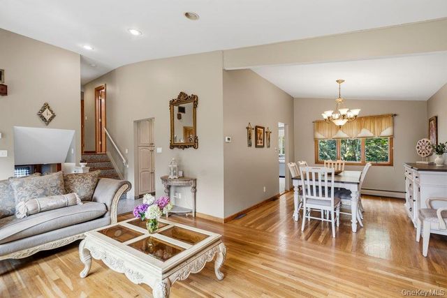 11 Laurie Place, Glen Cove, NY 11542