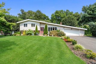 11 Laurie Place, Glen Cove, NY 11542
