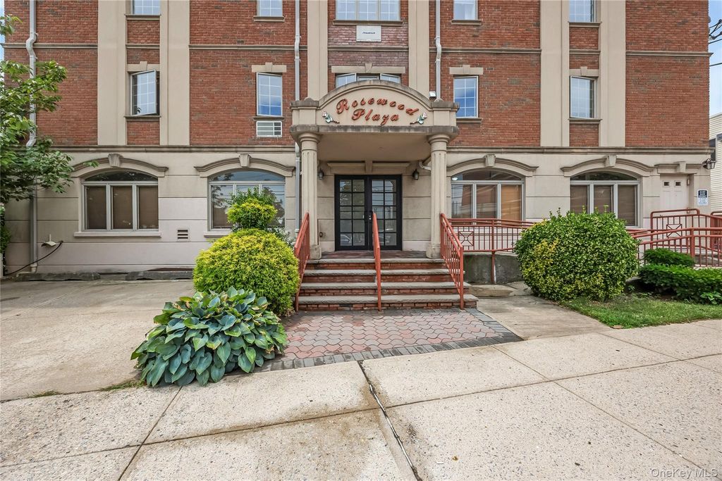 66-06 70th Street R5, Middle Village, NY 11379 — photo 2