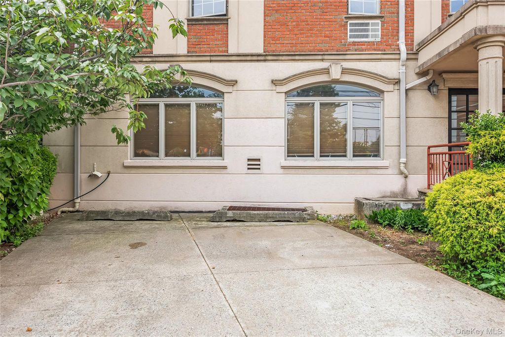 66-06 70th Street R5, Middle Village, NY 11379 — photo 4
