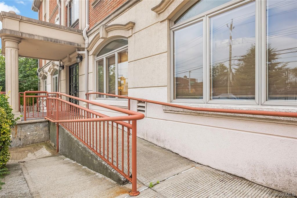 66-06 70th Street R5, Middle Village, NY 11379 — photo 5