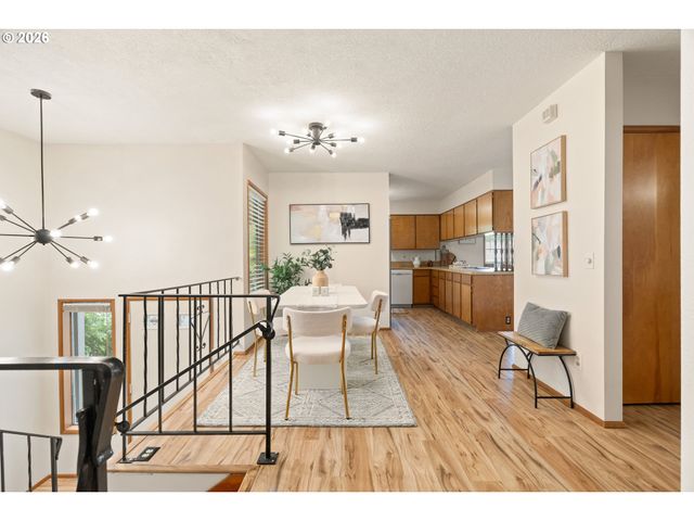 15045 Ne ROSE Pkwy, Portland, OR 97230