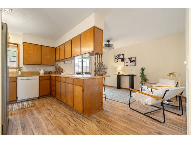 15045 Ne ROSE Pkwy, Portland, OR 97230