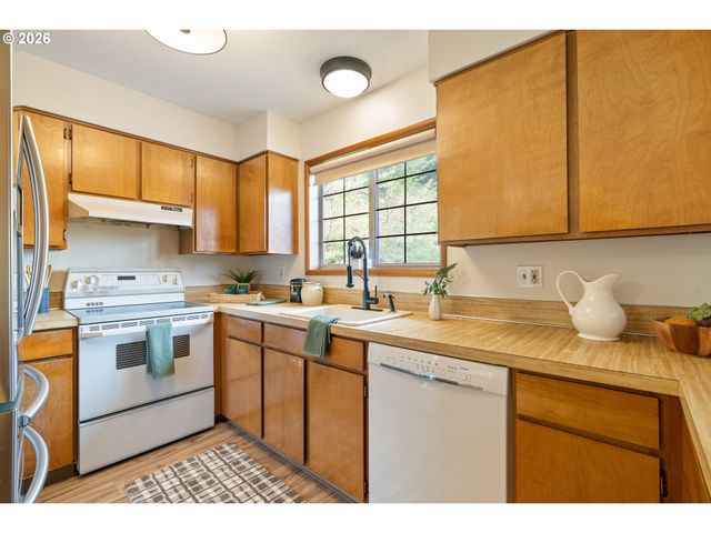 15045 Ne ROSE Pkwy, Portland, OR 97230