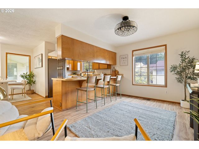 15045 Ne ROSE Pkwy, Portland, OR 97230