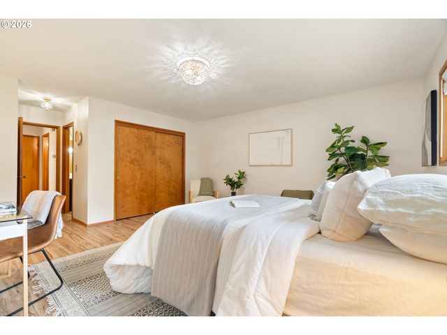 15045 Ne ROSE Pkwy, Portland, OR 97230