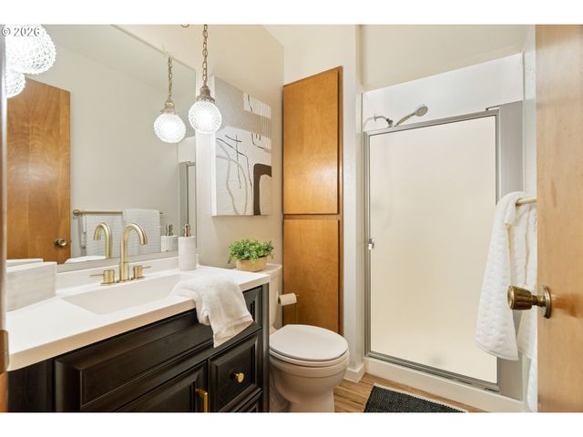 15045 Ne ROSE Pkwy, Portland, OR 97230