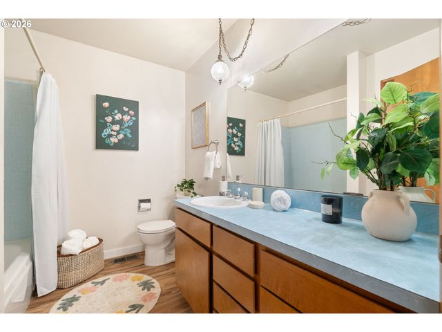 15045 Ne ROSE Pkwy, Portland, OR 97230