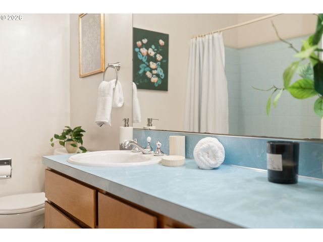 15045 Ne ROSE Pkwy, Portland, OR 97230