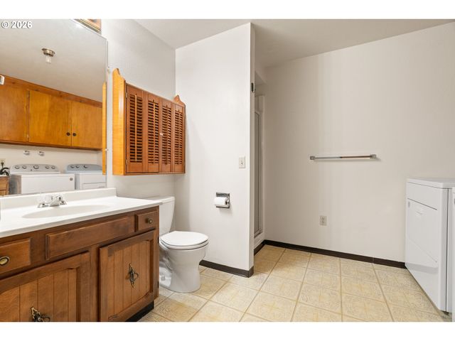 15045 Ne ROSE Pkwy, Portland, OR 97230
