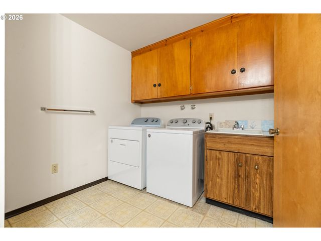 15045 Ne ROSE Pkwy, Portland, OR 97230