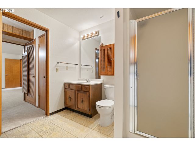 15045 Ne ROSE Pkwy, Portland, OR 97230