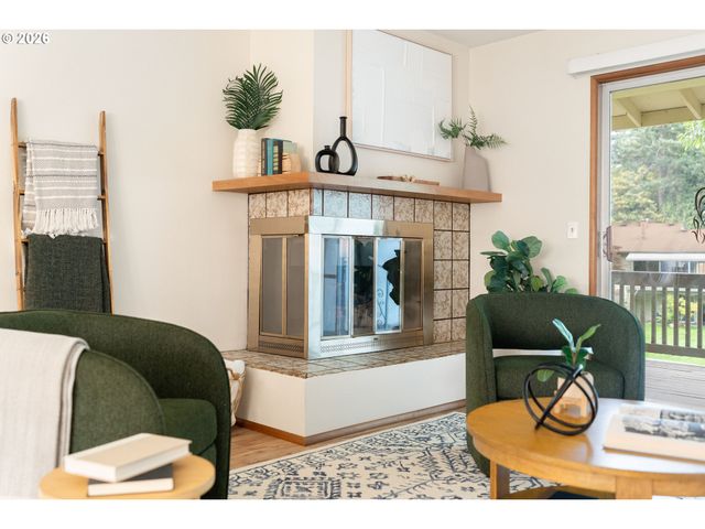 15045 Ne ROSE Pkwy, Portland, OR 97230