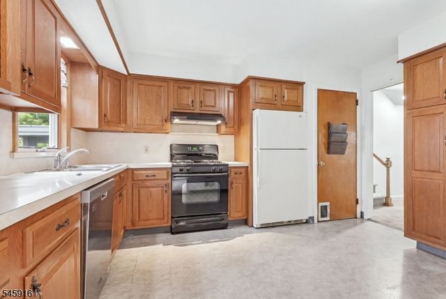 143 S Martine Ave, Fanwood Boro, NJ 07023