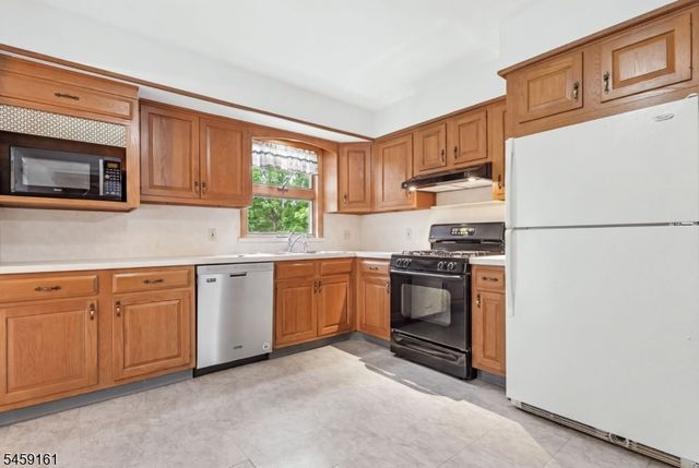 143 S Martine Ave, Fanwood Boro, NJ 07023
