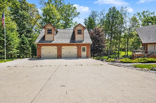 2000 Granada Court, Weidman, MI 48893
