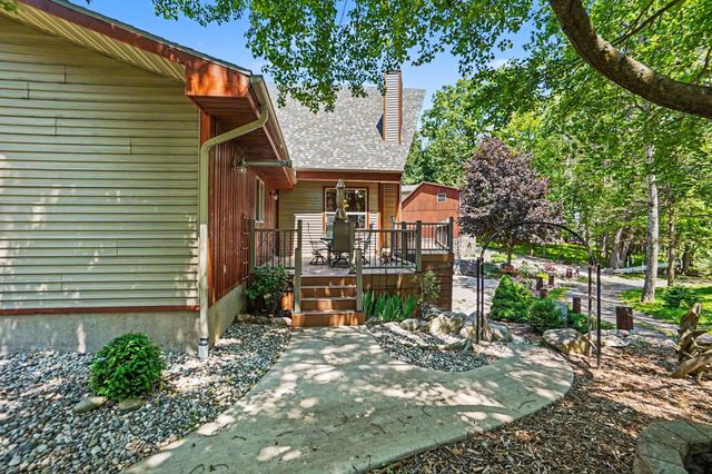 2000 Granada Court, Weidman, MI 48893