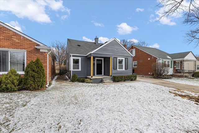 21625 Trombly Street, St. Clair Shores, MI 48080