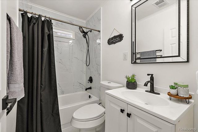 21625 Trombly Street, St. Clair Shores, MI 48080