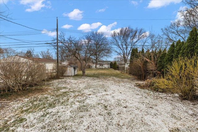 21625 Trombly Street, St. Clair Shores, MI 48080