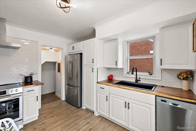 21625 Trombly Street, St. Clair Shores, MI 48080