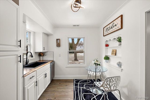 21625 Trombly Street, St. Clair Shores, MI 48080