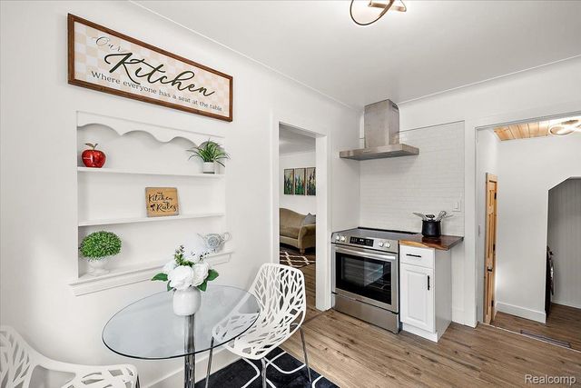 21625 Trombly Street, St. Clair Shores, MI 48080