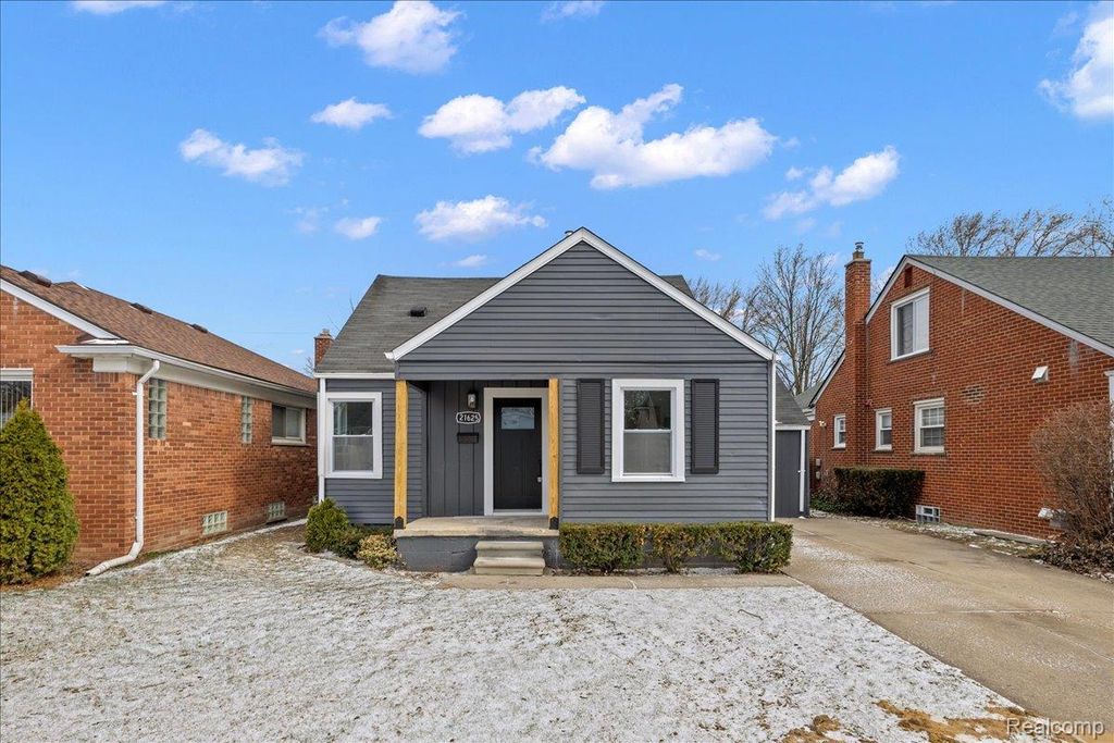 21625 Trombly Street, St. Clair Shores, MI 48080