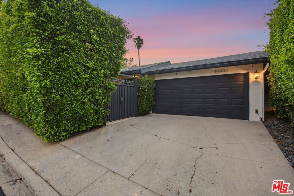10837 Alta View Drive, Los Angeles, CA 91604 — photo 2