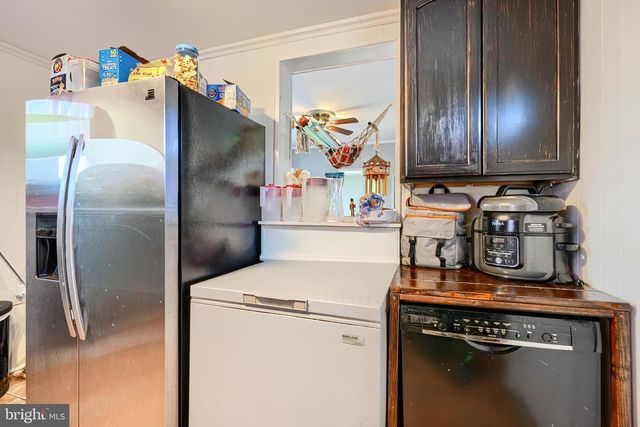 6 AVENAL RD, Baltimore, MD 21221