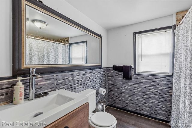 131 N Josephine Avenue, Waterford, MI 48328