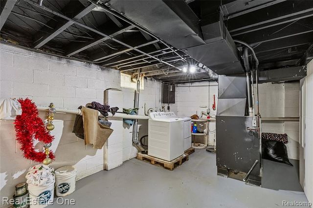 131 N Josephine Avenue, Waterford, MI 48328