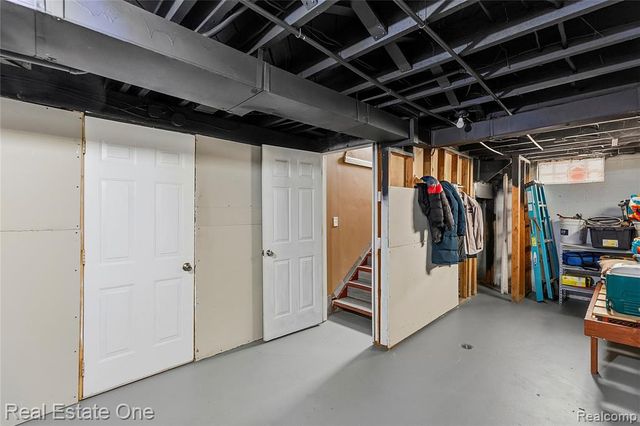 131 N Josephine Avenue, Waterford, MI 48328