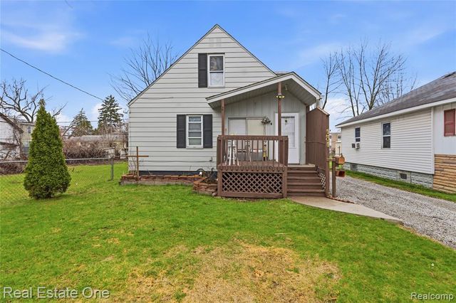 131 N Josephine Avenue, Waterford, MI 48328