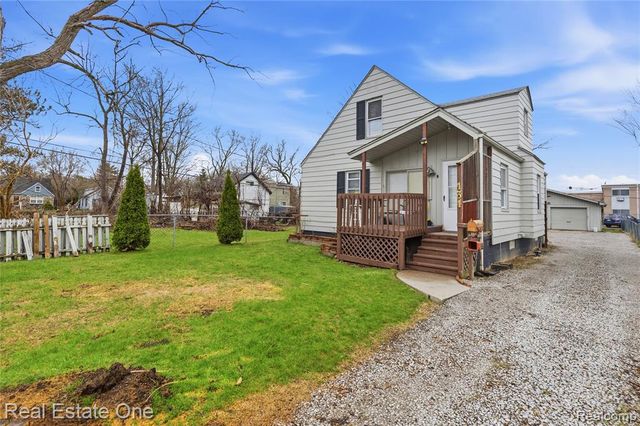 131 N Josephine Avenue, Waterford, MI 48328