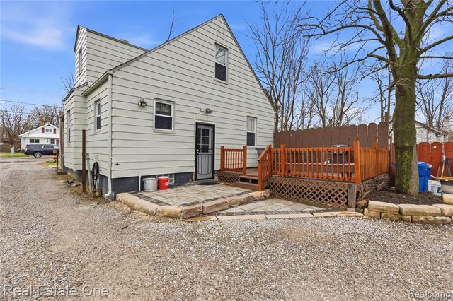 131 N Josephine Avenue, Waterford, MI 48328