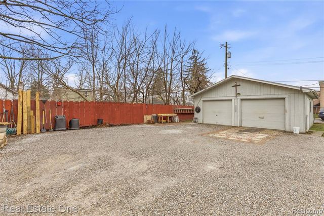 131 N Josephine Avenue, Waterford, MI 48328
