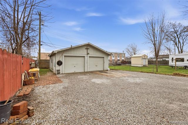 131 N Josephine Avenue, Waterford, MI 48328