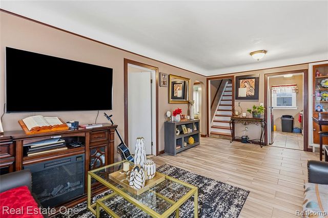 131 N Josephine Avenue, Waterford, MI 48328