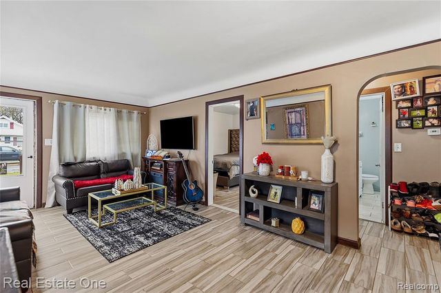 131 N Josephine Avenue, Waterford, MI 48328