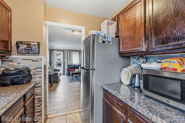 131 N Josephine Avenue, Waterford, MI 48328