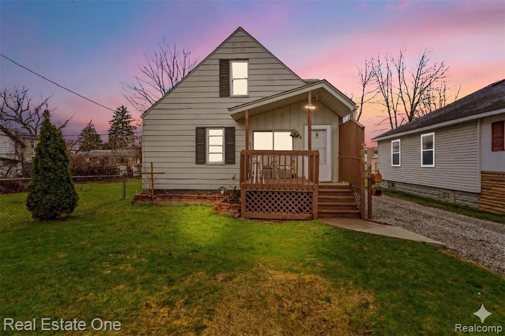 131 N Josephine Avenue, Waterford, MI 48328