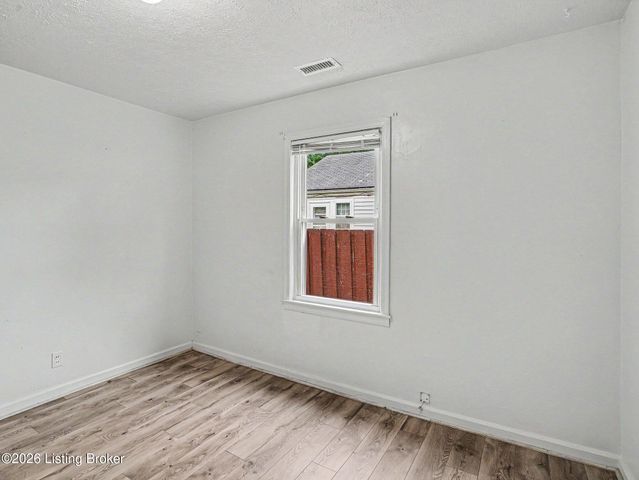 1043 Seelbach Ave, Louisville, KY 40215