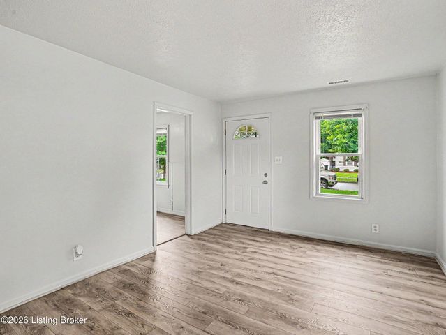 1043 Seelbach Ave, Louisville, KY 40215