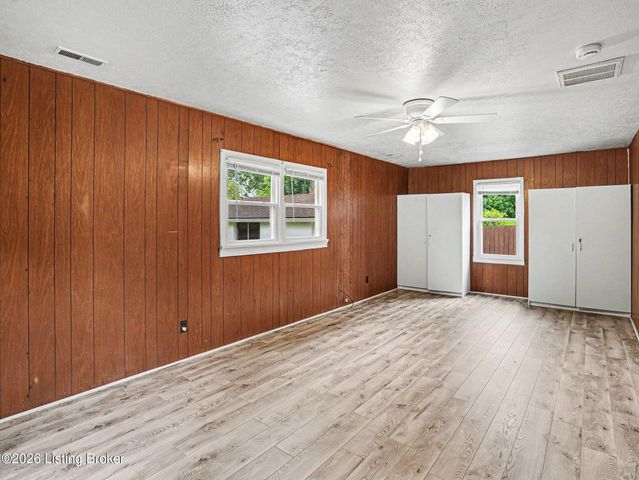 1043 Seelbach Ave, Louisville, KY 40215