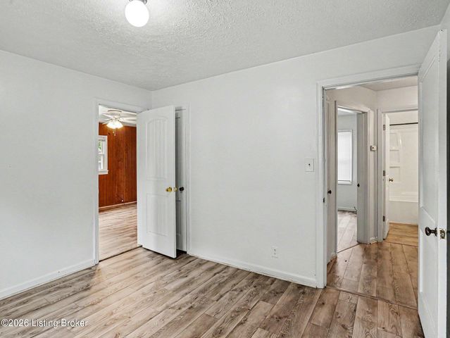 1043 Seelbach Ave, Louisville, KY 40215