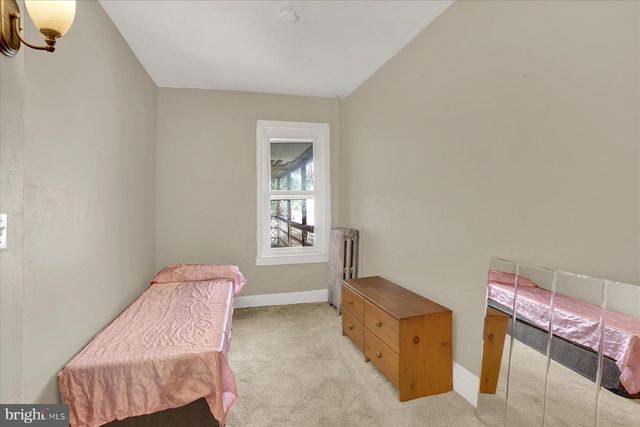136 S QUEEN ST, York, PA 17403