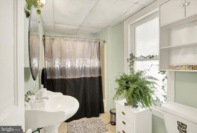 136 S QUEEN ST, York, PA 17403